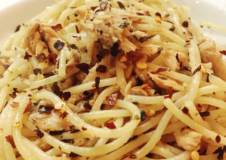 Bagaimana Menyiapkan Spaghetti tuna aglio e olio Anti Gagal