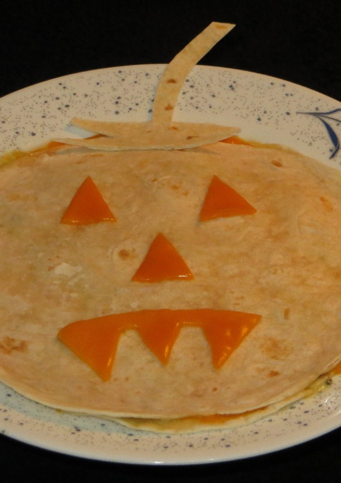 Una foto de Quesadilla cuatro quesos Halloween