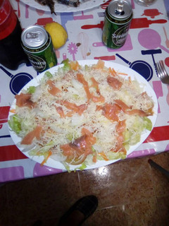 Una foto de Ensalada de salmón