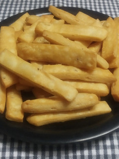 मठरी स्टिकस (Mathri Sticks recipe in Hindi) रेसिपी मुख्य फोटो
