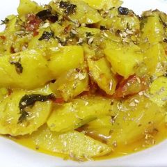 A picture of Aloo ki Terkari.