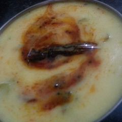 A picture of मटर मंगोडी कढी.