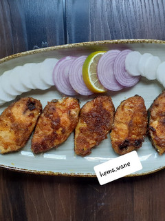 सुरमई फ्राय (surmai fry recipe in marathi) रेसिपी चे मुख्य फोटो