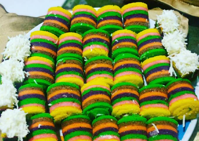 Roll Rainbow Cake isi buttercream keju