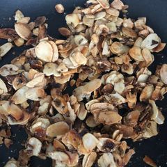 A picture of Caramelised almonds and fennel seeds.