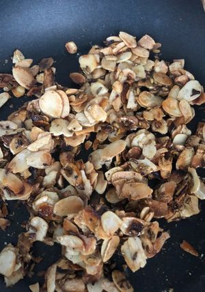 A picture of Caramelised almonds and fennel seeds.