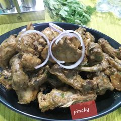 A picture of Dry dhi chicken.