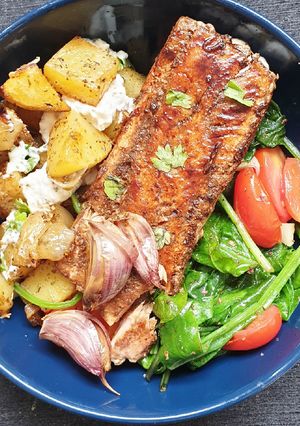 Une photo de Saumon laqué et légumes gourmands