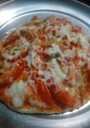 तवा पिज़्ज़ा (Tawa Pizza recipe in Hindi) रेसिपी मुख्य फोटो