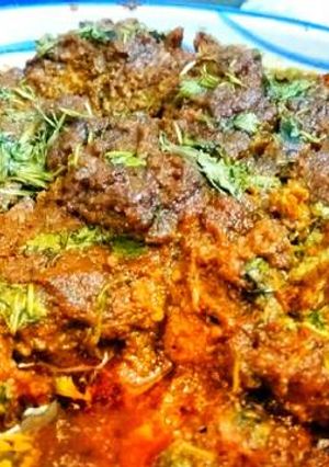 A picture of Chicken Curry with Shrimp Paste.