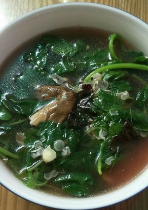 Hình của món Canh rau tạp tàng nấu nấm.
