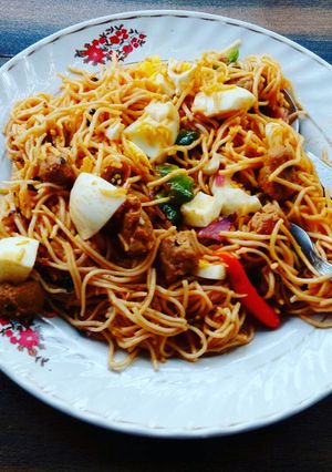 A picture of Egg chowmin with soya bari.