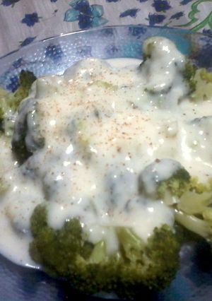 Una foto de Brócolis con salsa blanca en 15 min