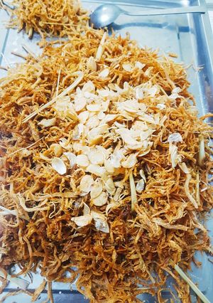 Hình của món Khô heo cháy tỏi.
