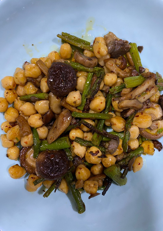 Una foto de Salteado de garbanzos