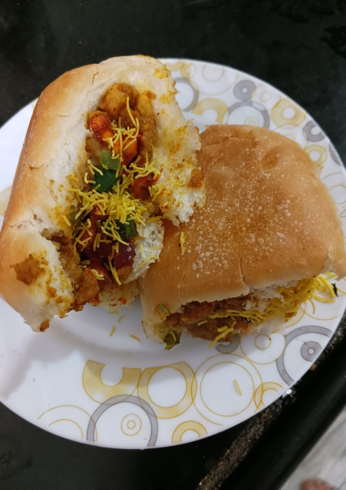 A picture of Kutchi-Dabeli (Jain version).
