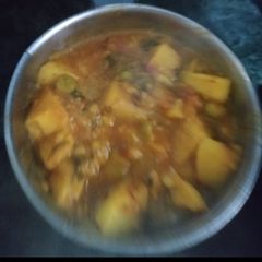 A picture of Aloo Matar Paneer Ki Sabzi.