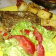 Costilla corte americano a la olla con papas, cebollas y morrones