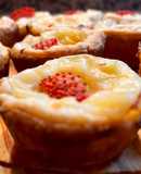 Tartaletes de pasta de full amb crema pastissera i maduixes macerades