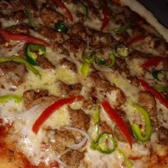 A picture of Chicken Hot Pizza.