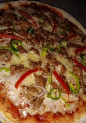 A picture of Chicken Hot Pizza.