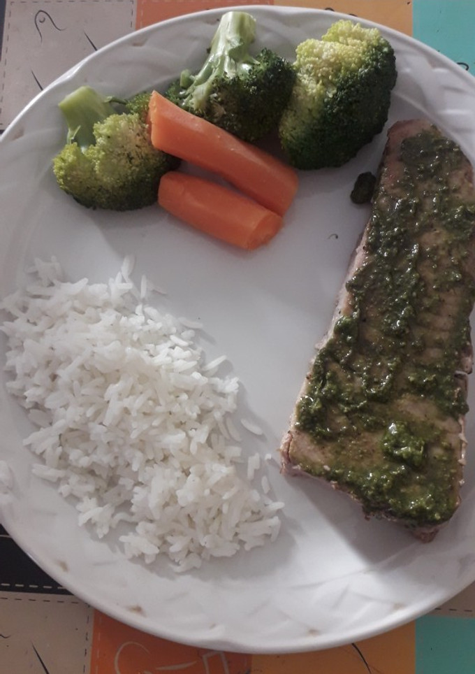 Una foto de Filete de atún al pesto
