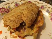Una foto de sandwich salame y queso