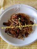 Spaghetti con le Cozze e Pangrattato tostato e aromatizzato al Limone