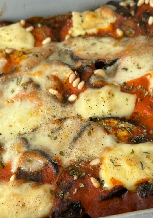 Una foto de Berenjenas a la parmesana especial