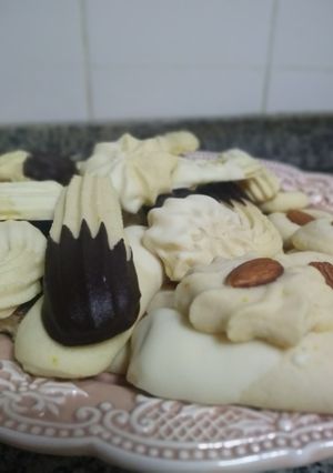 Una foto de Masas secas de naranja y chocolate.🍊 🍫