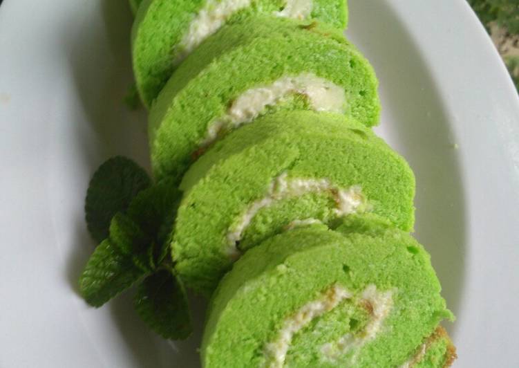 Roll cake pandan