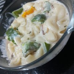 A picture of Pasta in white sause.