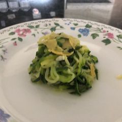 A picture of Lemon spirals zucchini.