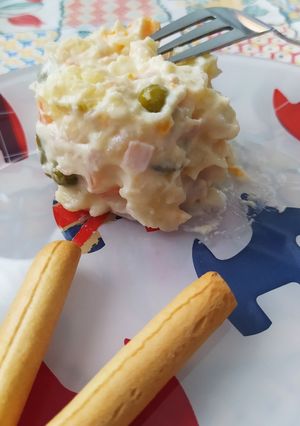 Una foto de Ensaladilla rusa en olla GM