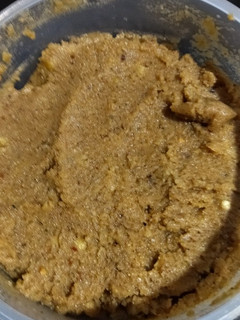 Una foto de Hummus de garbanzo y nueces tostadas