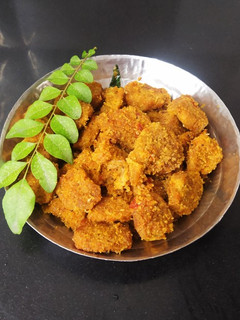 દુધી ના મુઠિયા (Dudhi Muthia Recipe In Gujarati) રેસીપી મુખ્ય ફોટો