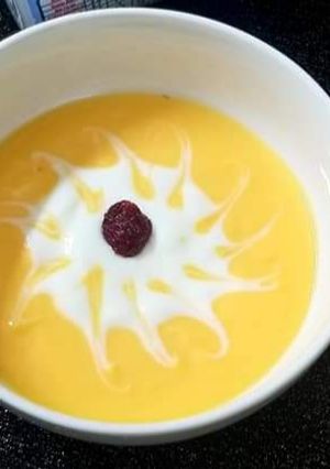 A picture of Mango flavoured yogurt.