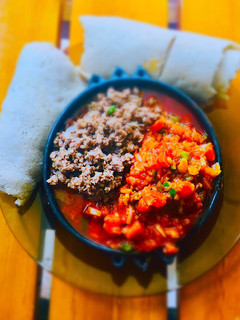 A picture of Ethiopian stir fried beef with veggies.