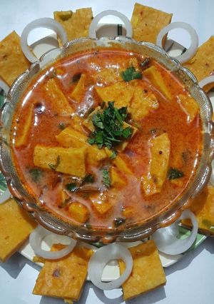 ઢોકળી નું શાક (Dhokdi nu shaak recipe in gujarti) રેસીપી મુખ્ય ફોટો