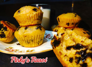 A picture of Choco chips banana muffins.