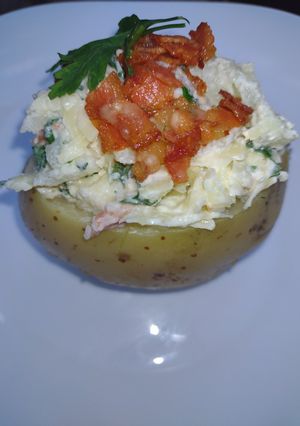 Una foto de PAPA HORNEADA RELLENA 🤗