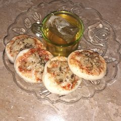 A picture of Minnie Kabab pizza.