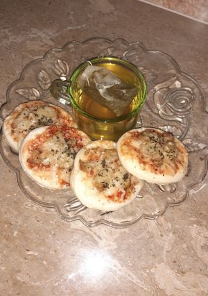 A picture of Minnie Kabab pizza.