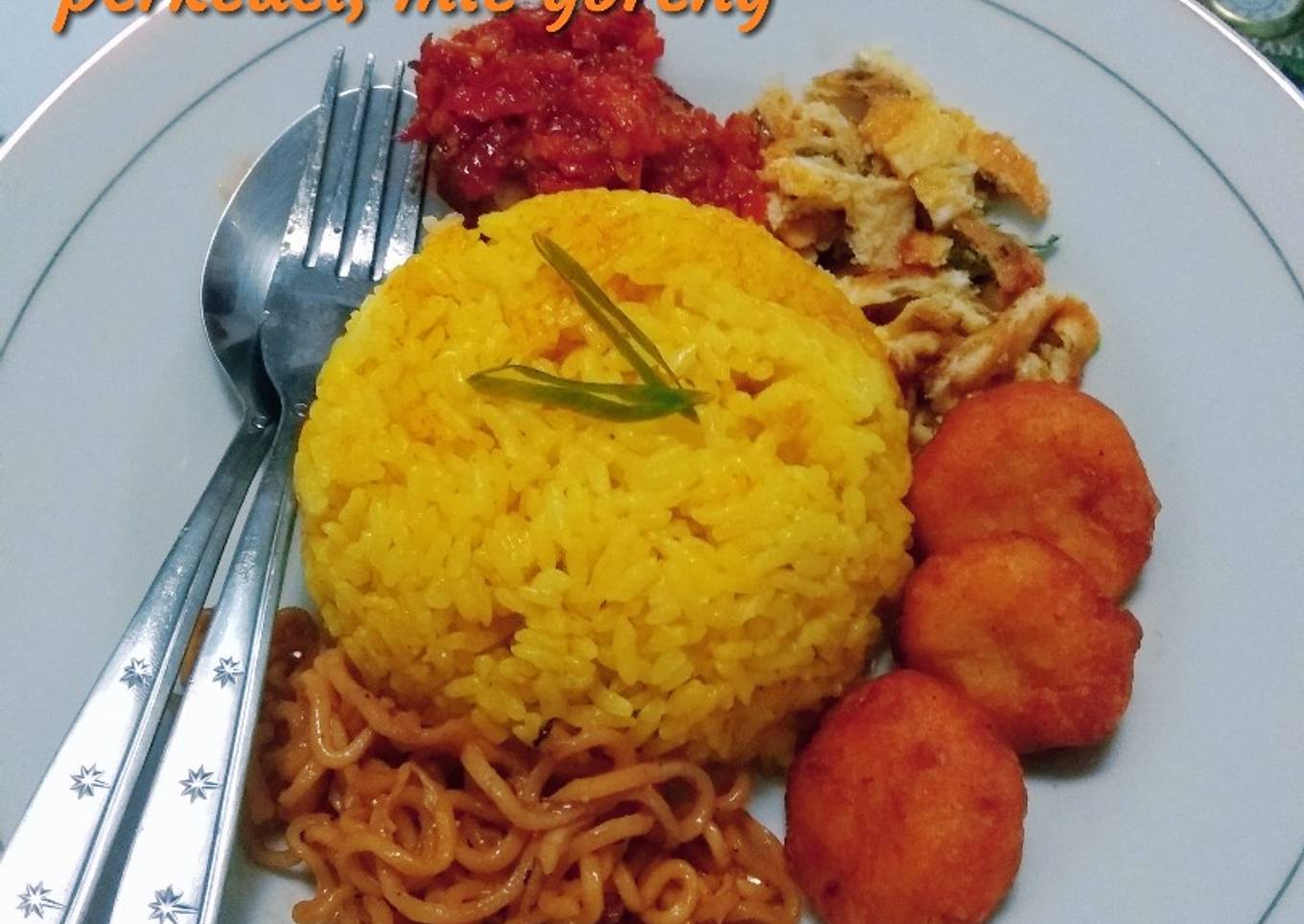 Nasi kuning ayam balado