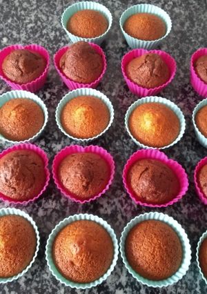 Una foto de Magdalenas clásicas y con chocolate