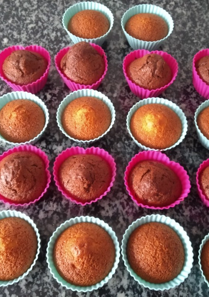 Una foto de Magdalenas clásicas y con chocolate