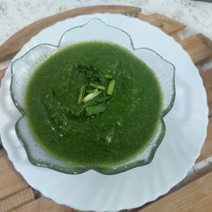A picture of Green garlic chattny.