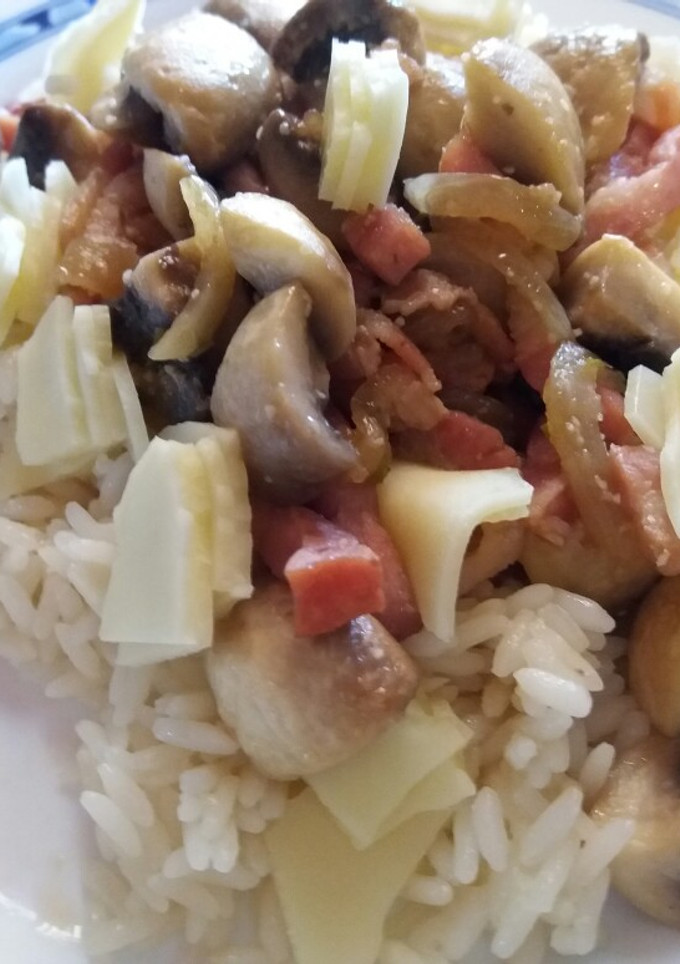 Una foto de Ensalada de arroz con champiñones