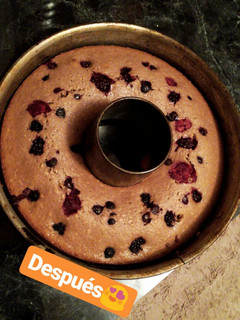 Una foto de Queque de avena y frutos rojos