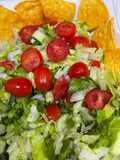 سلطة 🥗 الناتشوز والطماطم الكرزية👌👌🍅🥬🫑🥒🍋
